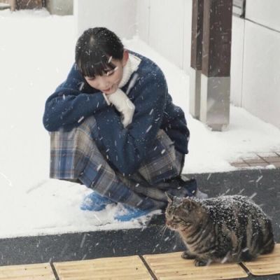冬天下雪的唯美女生头像