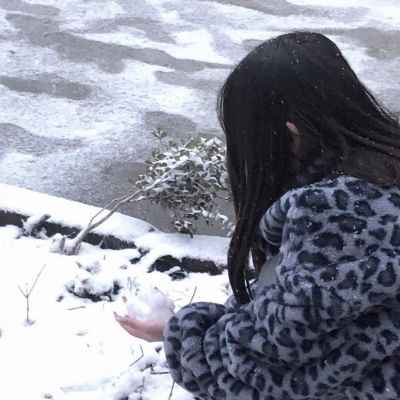 冬天下雪的唯美女生头像