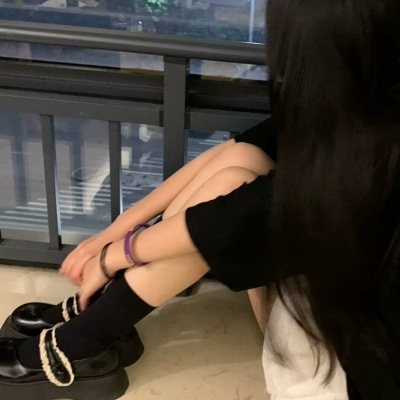 insϵи߼ʸͷŮ