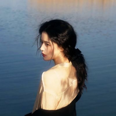 清晰高冷头像女生照片