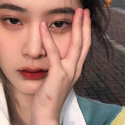 复古时尚的女生头像图片