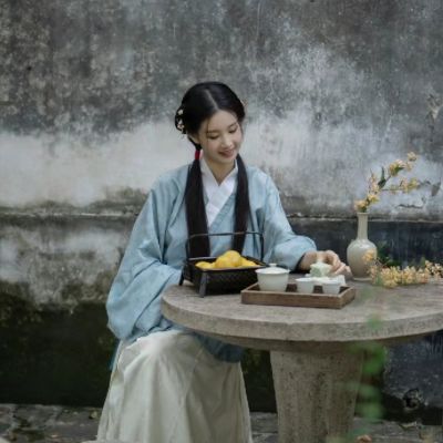 超伤感颓废女生头像高冷
