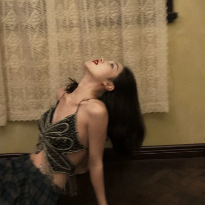 ŮɰͷΨ