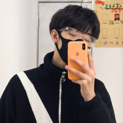 真人帅气对镜自拍男生头像图片