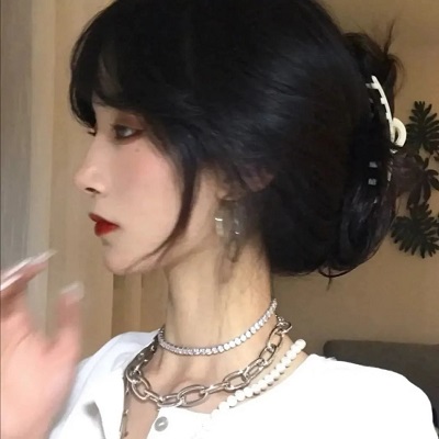 䵭ʸͷŮ