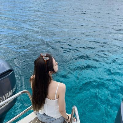 唯美有意境的海边背影女生头像