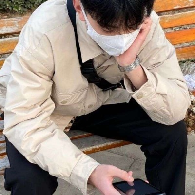 帅气阳光男生头像很酷很拽