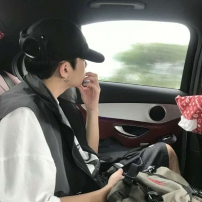 30岁男人帅哥头像生活照