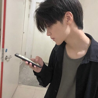 30岁男人帅哥头像生活照