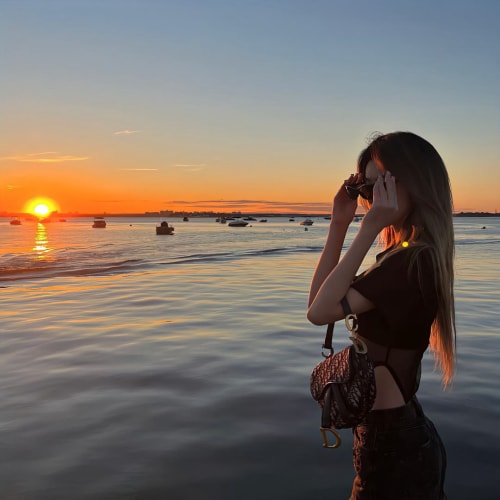 ŮͷӰ