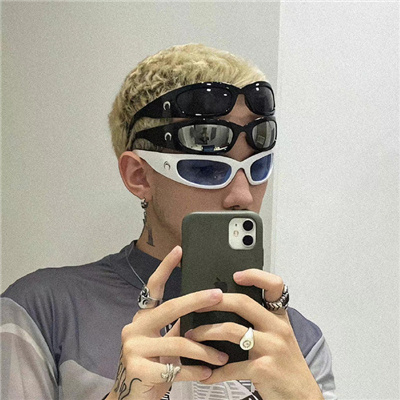 ΪͷŮͨ