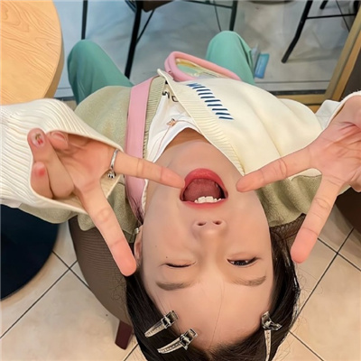 Ůͷ˸ܾ