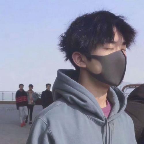 ÿһ˧ͷ񣬶̺޵ռ͸