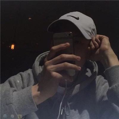 ˧ͷ񲻽ǡ˧кÿɫϵķ