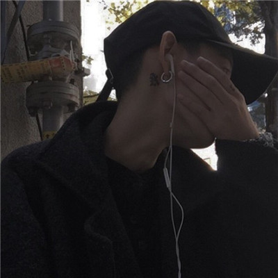 ˧ͷ񲻽ǡ˧кÿɫϵķ