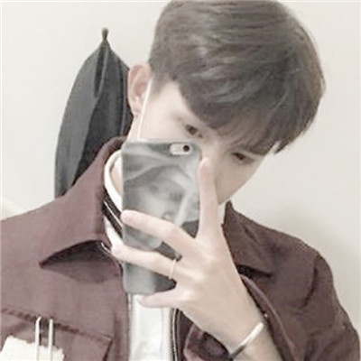 ˧ͷ񲻽ǡ˧кÿɫϵķ
