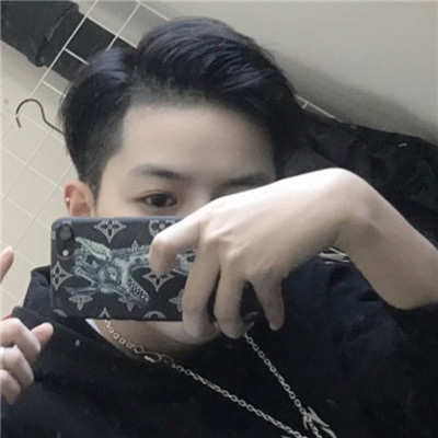 ˧ͷ񲻽ǡ˧кÿɫϵķ