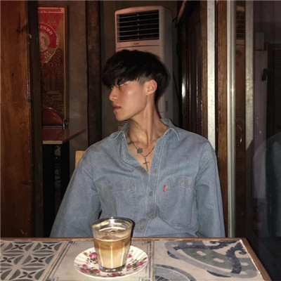 ˧ͷ񲻽ǡ˧кÿɫϵķ