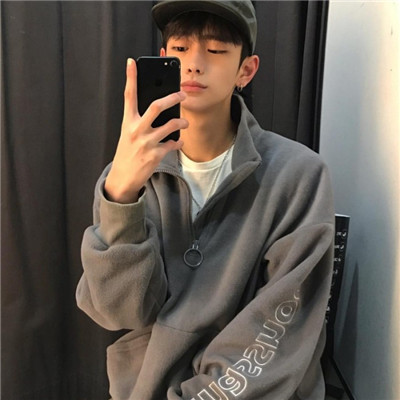 ˧ͷ񲻽ǡ˧кÿɫϵķ