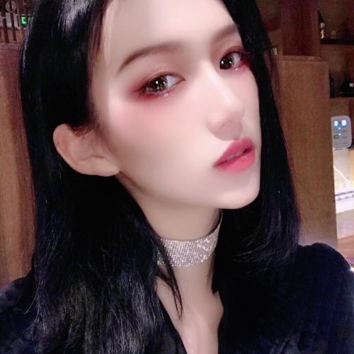 ܶظǰһоĺÿŮͷ˲ͼ